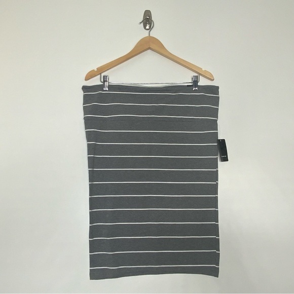 Torrid Striped Foldover Skirt. Gray and White. Size 1. (NWT). - Picture 5 of 5